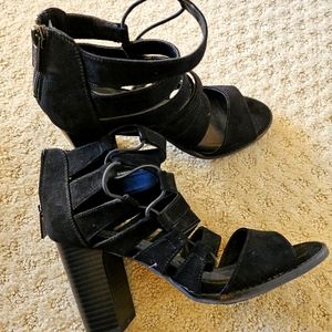 Kennett Cole heels